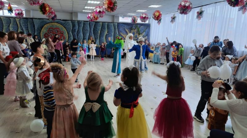 Юные космодемьянцы пели и танцевали