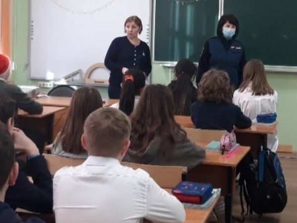 Юным дороховчанам пожелали безопасных каникул