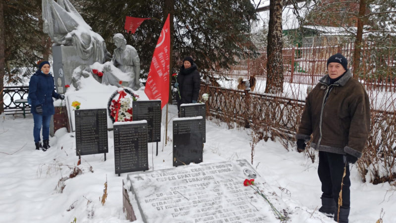 В Рузском округе возложили цветы на братское захоронение