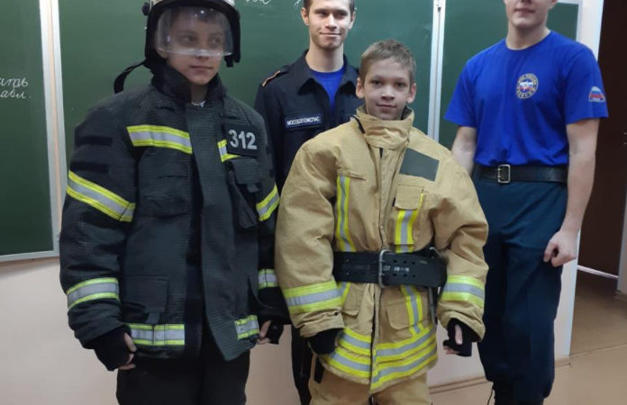 Рузским школьникам рассказали о профессии пожарного