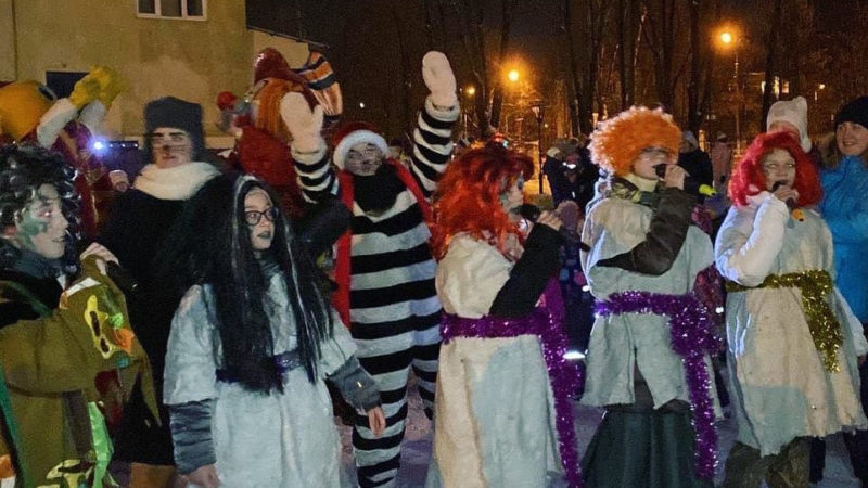 В Тучково водили хороводы вокруг елки