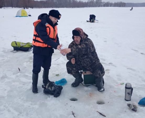 Спасатели напоминают рыбакам о безопасности на водоемах