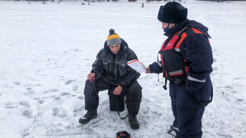 Спасатели предупредили рыбаков о соблюдении мер безопасности на водоемах