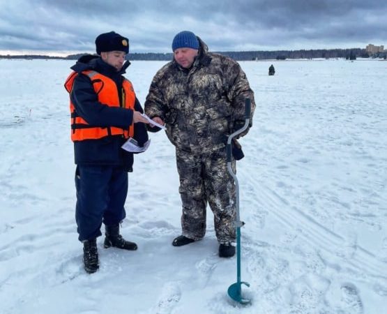 В Рузском округе рыбакам раздали листовки о правилах безопасности на водоемах
