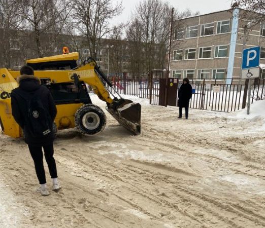 В Рузском округе расчищают дворы и тротуары