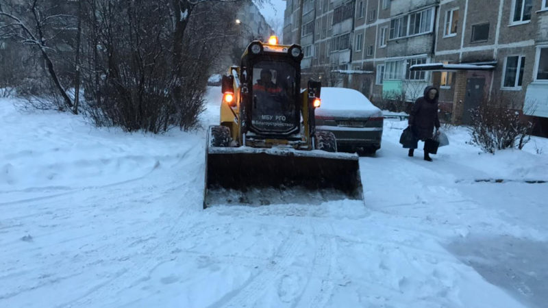 В Рузском округе убирают снег