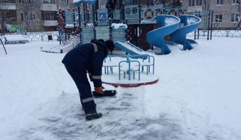 В Рузском округе приводят в порядок детские площадки