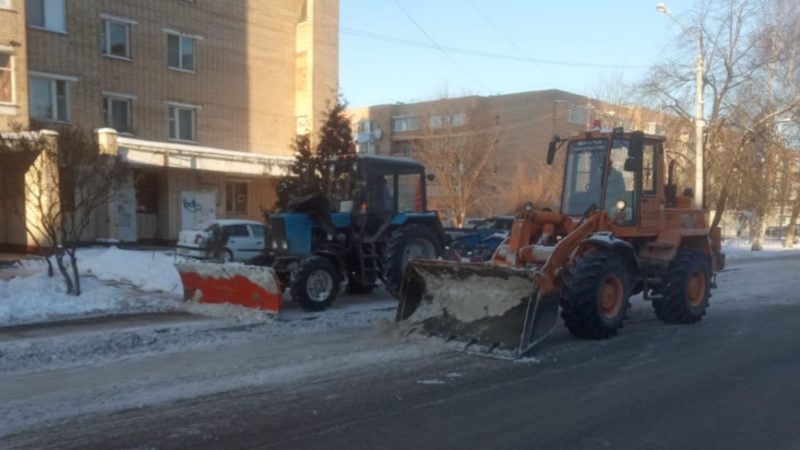 В Рузском округе убирают снег на общественных территориях