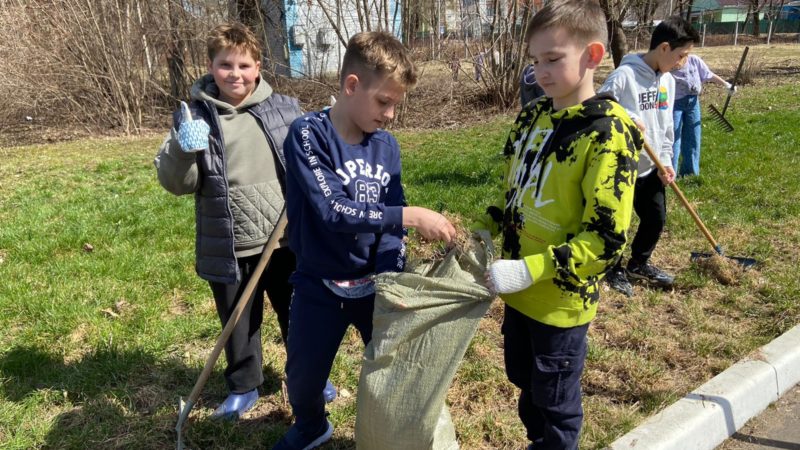 В рузской школе провели субботник