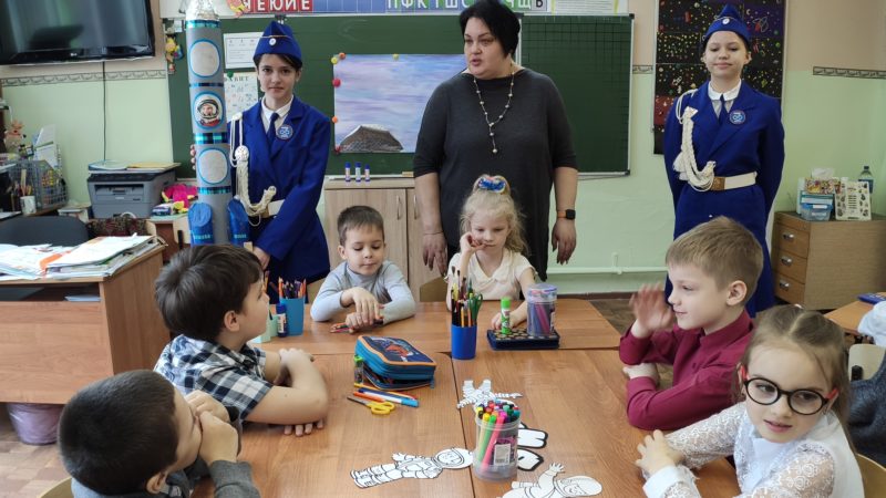 Сытьковским школьникам вручили тематические памятки и световозвращающие элементы