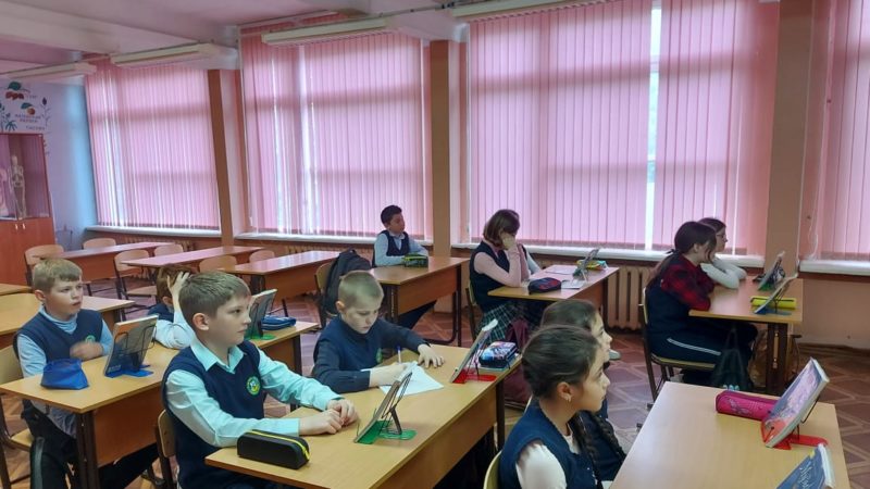 Нововолковским школьникам провели профилактическую беседу