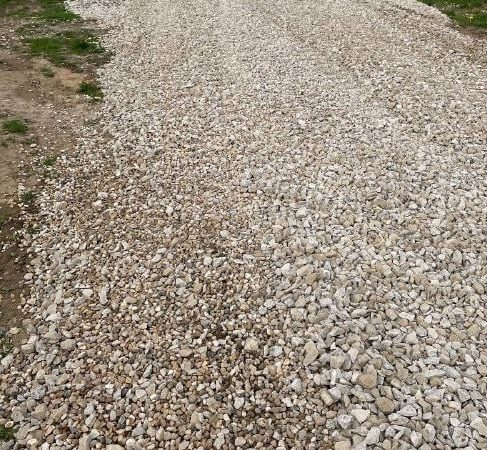 В Рузском округе отсыпают щебнем дороги