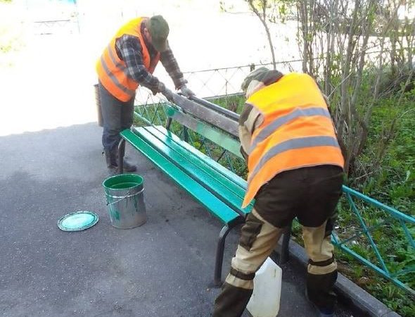 В Рузском округе приводят в порядок скамейки