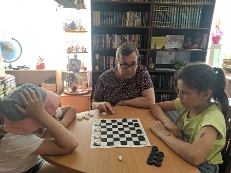 В Тучковской библиотеке собрались любители шашек