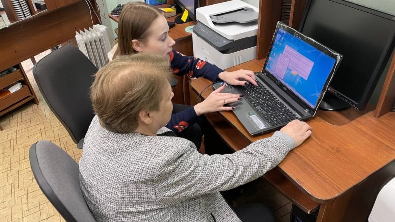 В Рузской библиотеке учат работе с персональным компьютером
