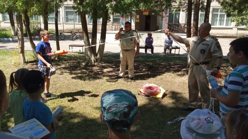 Ребята из школьного лагеря в Нововолково познакомились с правилами поведения на воде
