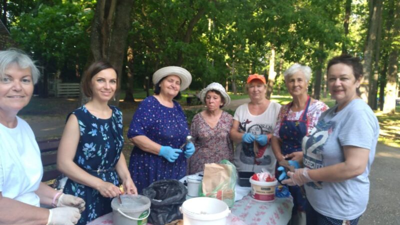 Рузские долголеты занимаются творчеством на Городке