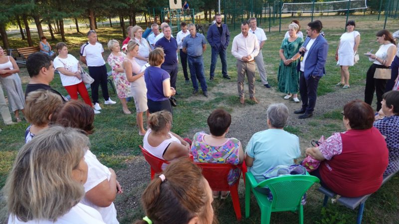 Николай Пархоменко провел встречу с жителями Сытьково