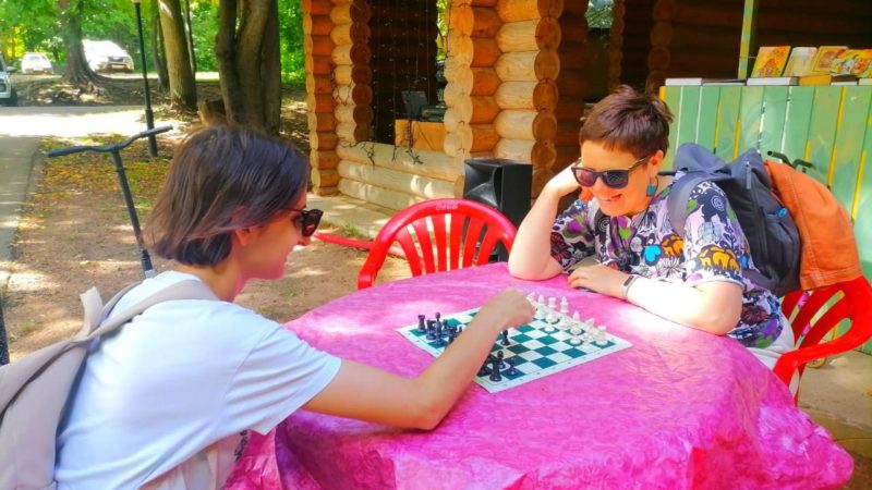 Игра в шахматы и беседа об истории парка «Городок» прошли в Рузе