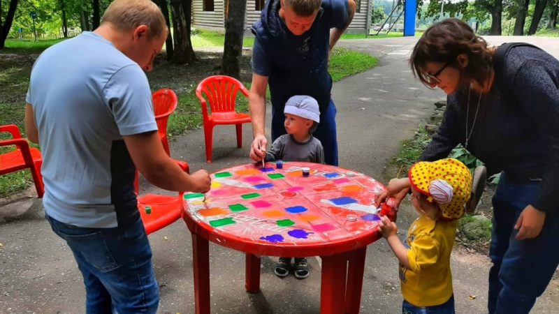 Ружан ознакомили с техникой декупажа