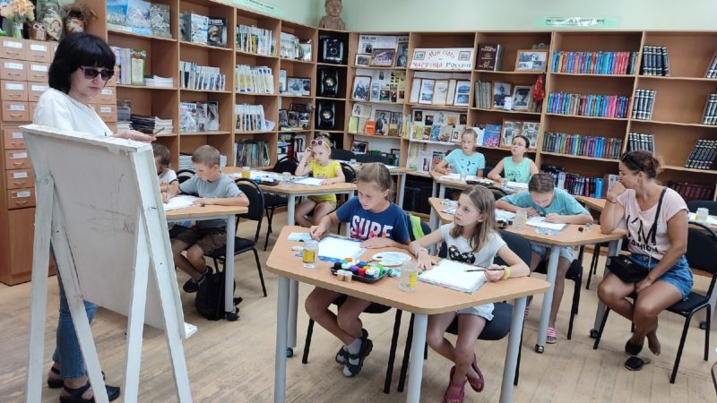 В Тучковской библиотеке прошел урок рисования