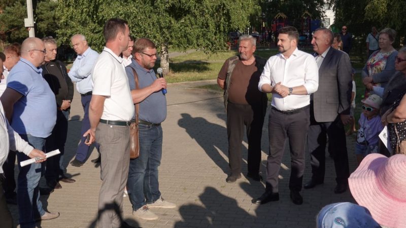 Николай Пархоменко обсудил вопросы, волнующие колюбакинцев