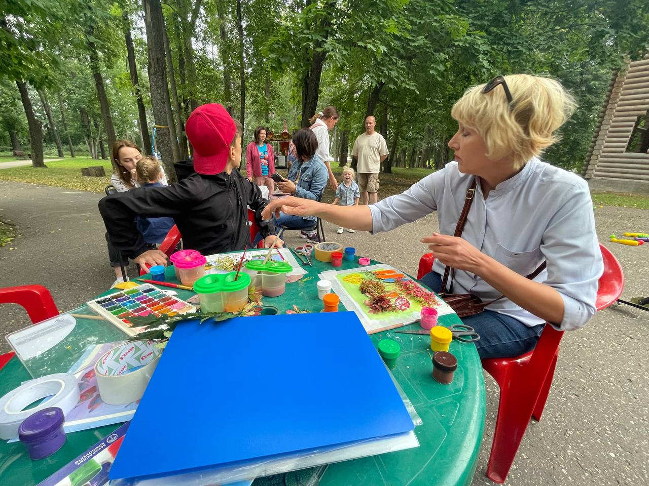 На Городке рисовали картины и накладывали аквагрим | 22.08.2022 | Руза -  БезФормата