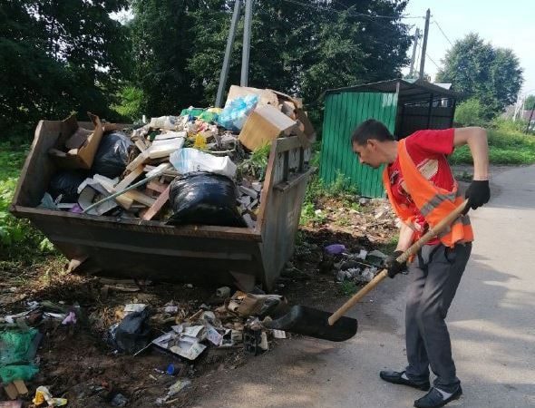 В Рузском округе убирают мусор на контейнерных площадках