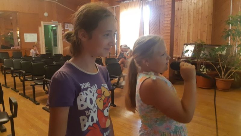 В Орешках играли и пели