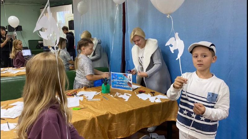 Колюбакинцы запускали бумажных голубей