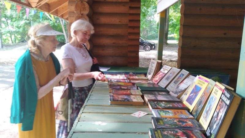 Ружане читали в парке «Городок»
