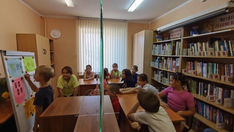 В Старорузской библиотеке дети погрузились в «Мир знаний»