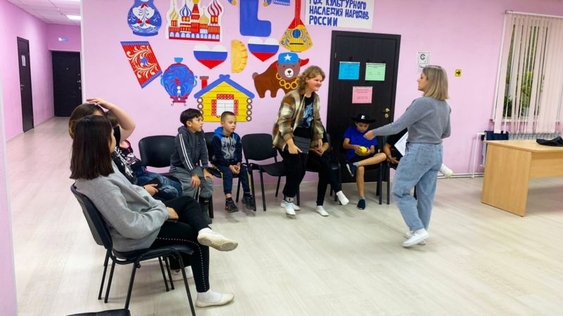 Горбовцы учились этикету