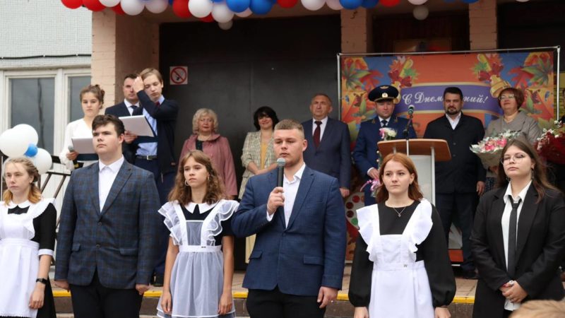 Николай Пархоменко поздравил школьников с Днем знаний