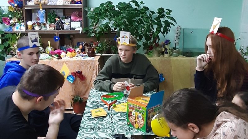 «Оранжевое настроение»: игровая программа в Барынинском клубе