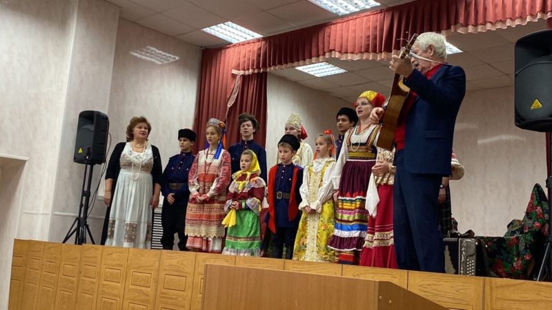 Театр песни «Околица» выступил для раненых бойцов