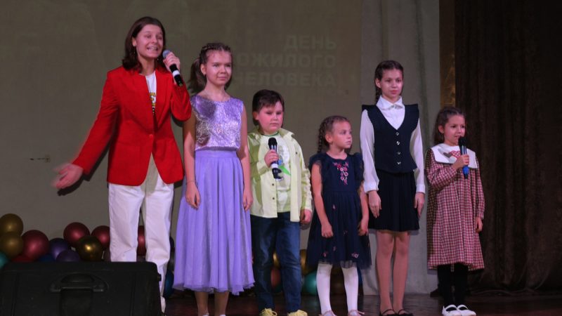 Дороховчане выступили с концертом для пенсионеров
