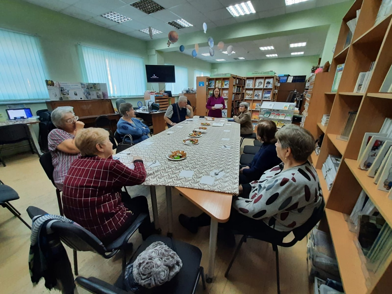 В Тучковской библиотеке говорили о Дне бабушке и дедушек - РузаРИА -  Новости Рузского городского округа. Фото и видео