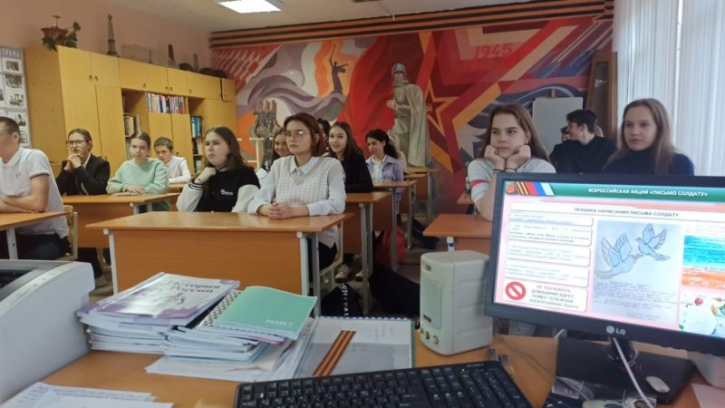 Рузские школьники пишут письма солдатам