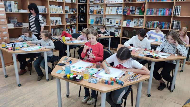 Юные тучковцы рисовали гуашью