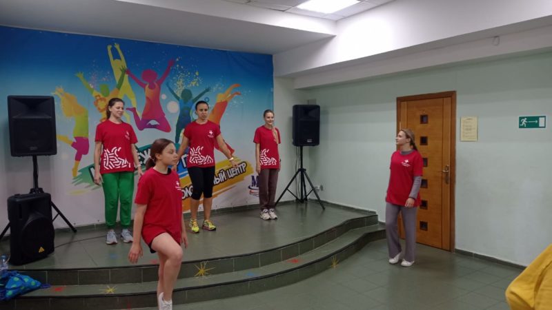 Волонтеры-медики и студенты медицинского колледжа – о мобильности тела и суставов