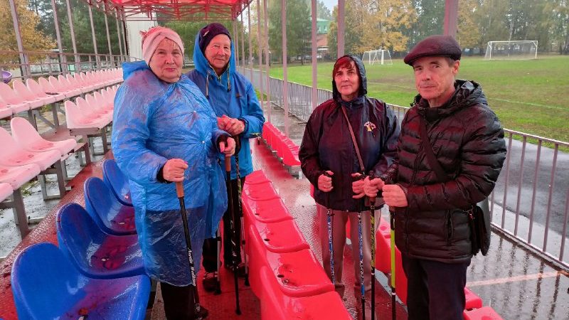 Занятия по скандинавской ходьбе в Рузе проходят даже в дождь