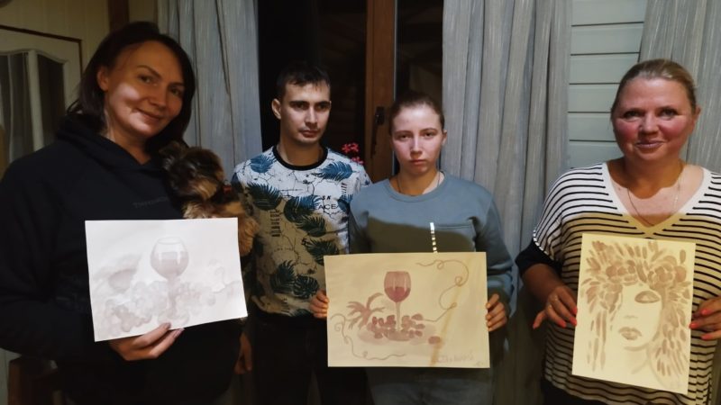 Дороховчане рисовали вином