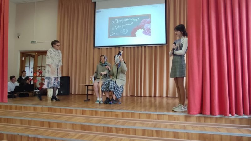 Рузские школьники пели и танцевали для учителей