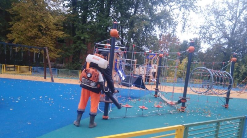 В Рузском округе приводят в порядок детские площадки