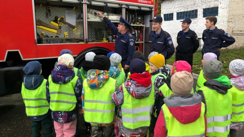 Рузские детсадовцы побывали в пожарно-спасательной части