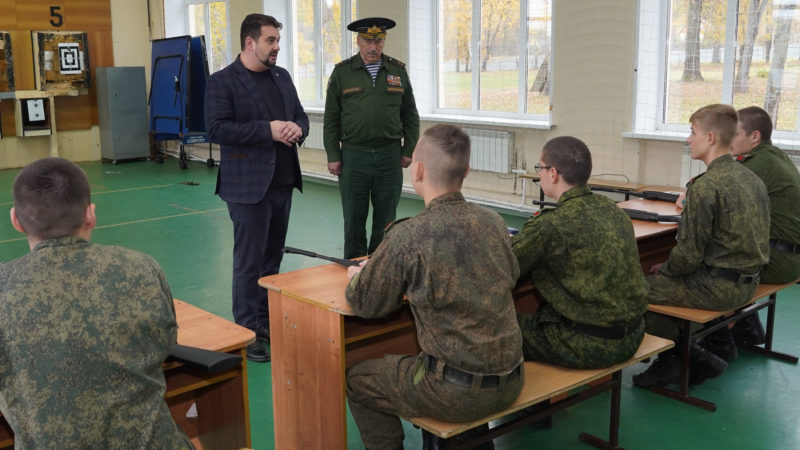 Николай Пархоменко проверил у кадет начальную военную подготовку