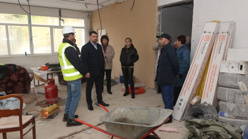 Глава округа проверил ход ремонта Дороховского детсада