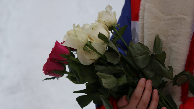 Рузские волонтеры поздравили женщин с наступающим Днем матери