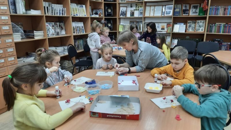 Тучковцы мастерили объемные аппликации